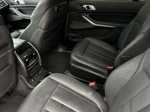 Used 2020 BMW X7 M50i image 5