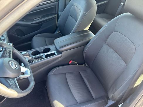 Used 2025 Nissan Altima 2.5 SV FWD image 36