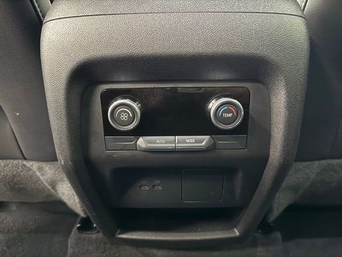 Used 2025 Buick Enclave Preferred image 23