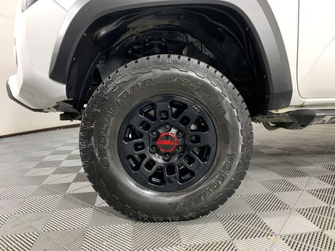 Used 2021 Toyota Tacoma TRD Off-Road w/ Technology Package AWD/4WD image 12