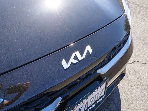 Certified 2023 Kia Forte LXS FWD image 4