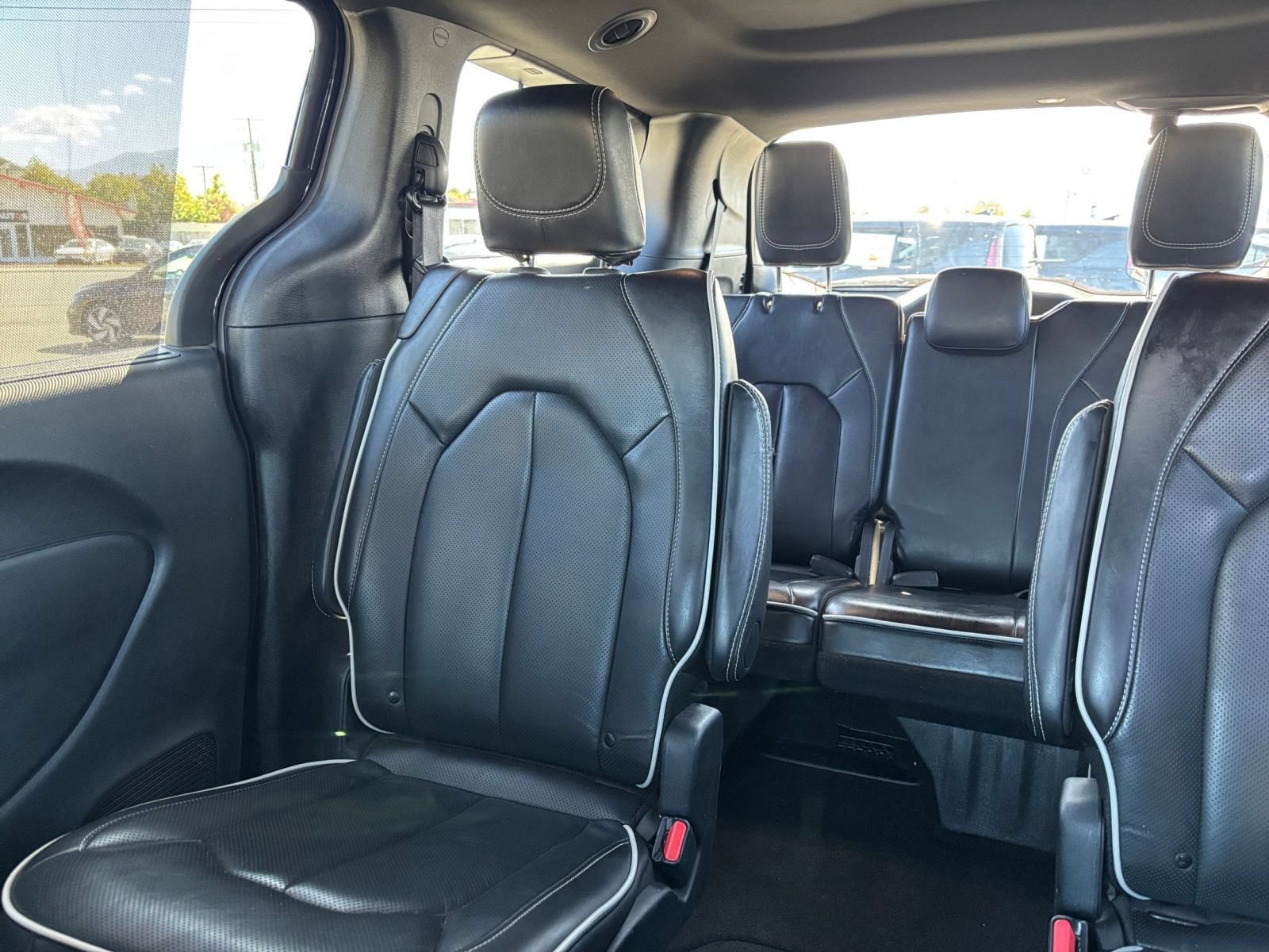 Used 2025 Chrysler Pacifica Limited FWD image 43