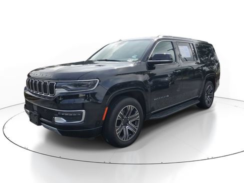 Used 2024 Jeep Wagoneer L Series II w/ Flexible Seating Group RWD image 3