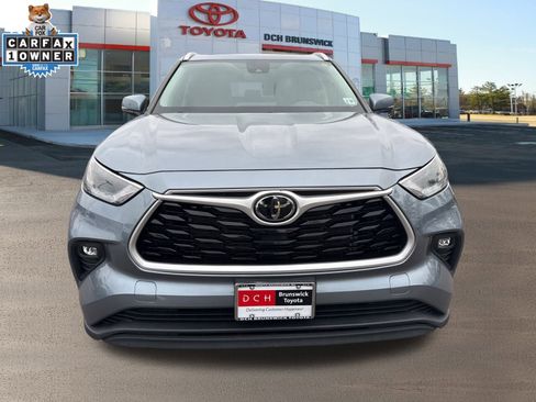 Used 2023 Toyota Highlander XLE image 2