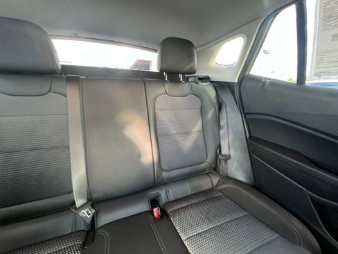 Used 2025 Chevrolet Trax LT FWD image 37