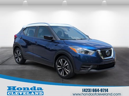 Used 2019 Nissan Kicks SV FWD image 1