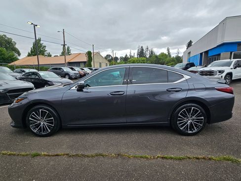 Used 2024 Lexus ES 300h w/ Premium Package FWD image 2