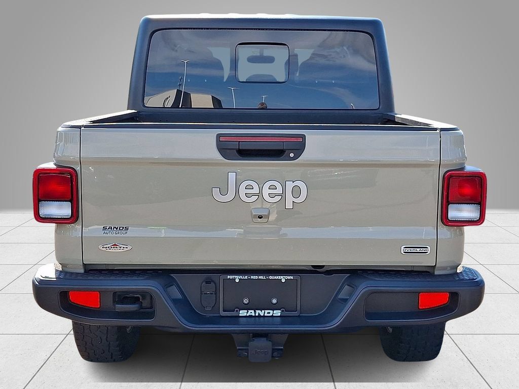 Used 2020 Jeep Gladiator Overland AWD/4WD image 6