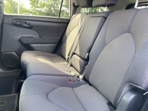 Used 2023 Toyota Highlander LE FWD image 16