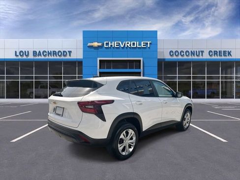 Used 2025 Chevrolet Trax LS FWD image 8