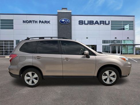 Used 2016 Subaru Forester 2.5i Premium AWD/4WD image 2
