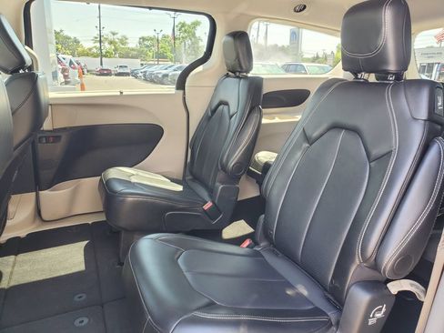 Used 2024 Chrysler Pacifica Touring-L FWD image 28