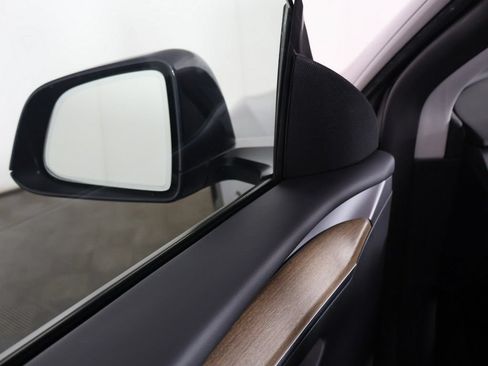 Used 2025 Tesla Model Y Long Range AWD/4WD image 39
