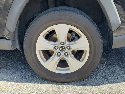 Used 2021 Toyota RAV4 XLE FWD image 4