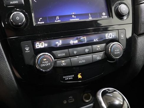 Used 2018 Nissan Rogue SV AWD/4WD image 28