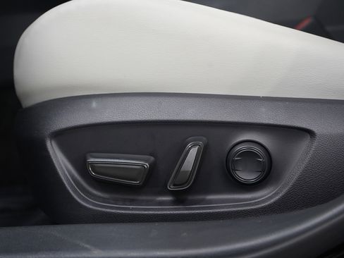 Used 2024 Toyota Prius Limited image 22