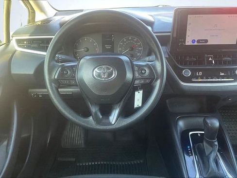 Used 2025 Toyota Corolla LE image 5