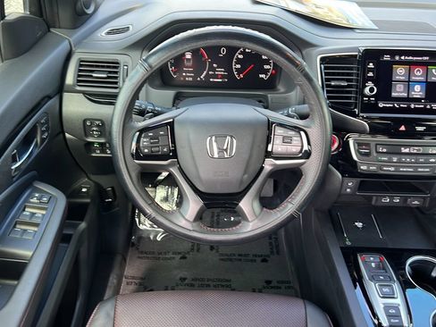Used 2025 Honda Ridgeline Black Edition image 12