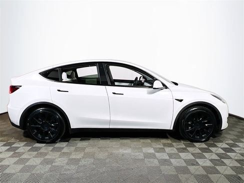 Used 2021 Tesla Model Y Long Range image 9