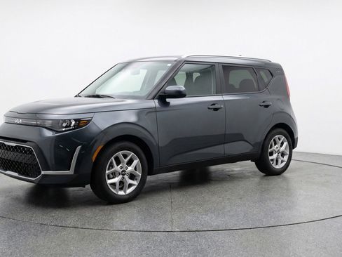 Used 2025 Kia Soul LX w/ LX Technology Package image 2