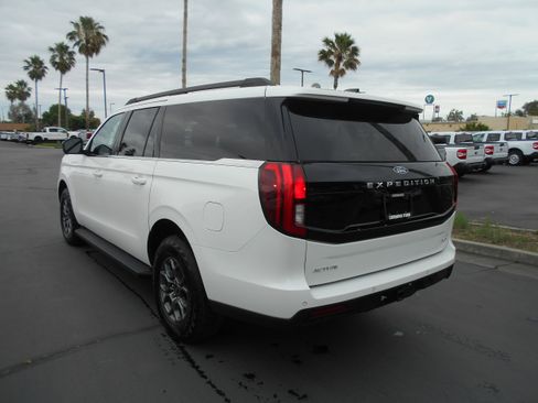 Used 2025 Ford Expedition Max Active AWD/4WD image 7