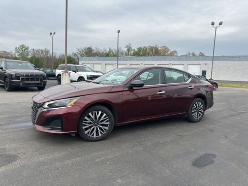 Used 2025 Nissan Altima 2.5 SV image 12