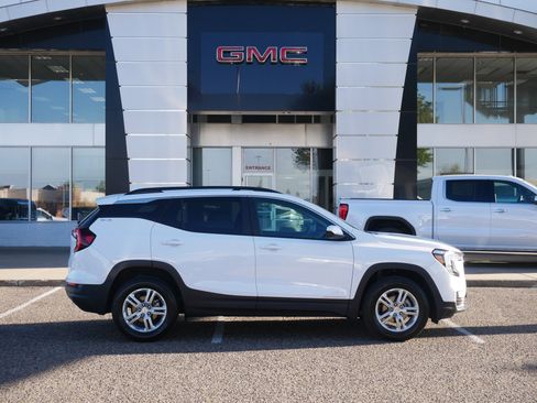 Used 2023 GMC Terrain SLE w/ Driver Convenience Package AWD/4WD image 2