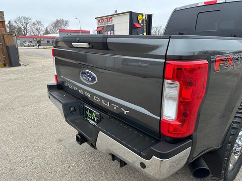 Used 2017 Ford F250 Lariat w/ FX4 Off-Road Package AWD/4WD image 23
