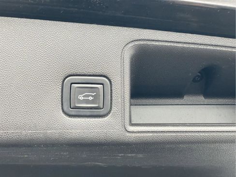 Used 2022 GMC Terrain SLT image 11