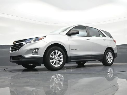 Used 2020 Chevrolet Equinox LS FWD image 25