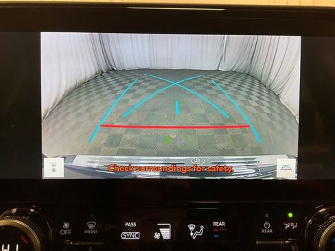 Used 2023 Toyota Highlander Limited image 22