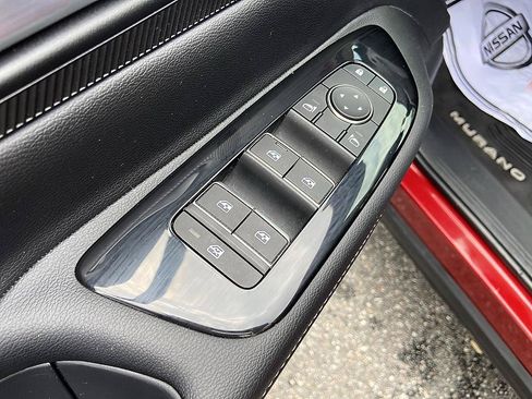 Certified 2025 Nissan Murano SV FWD image 10