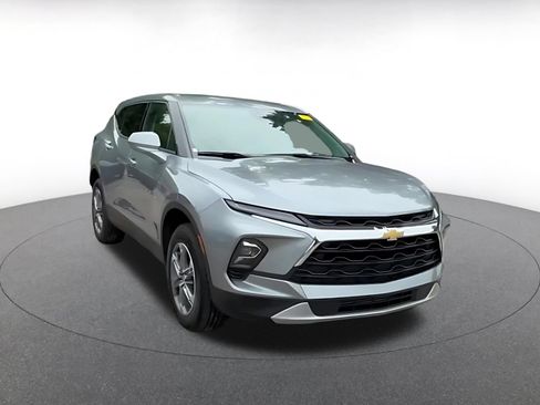 Used 2026 Chevrolet Blazer LT AWD/4WD image 3