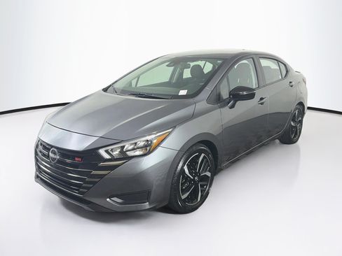 Used 2025 Nissan Versa SR FWD image 3