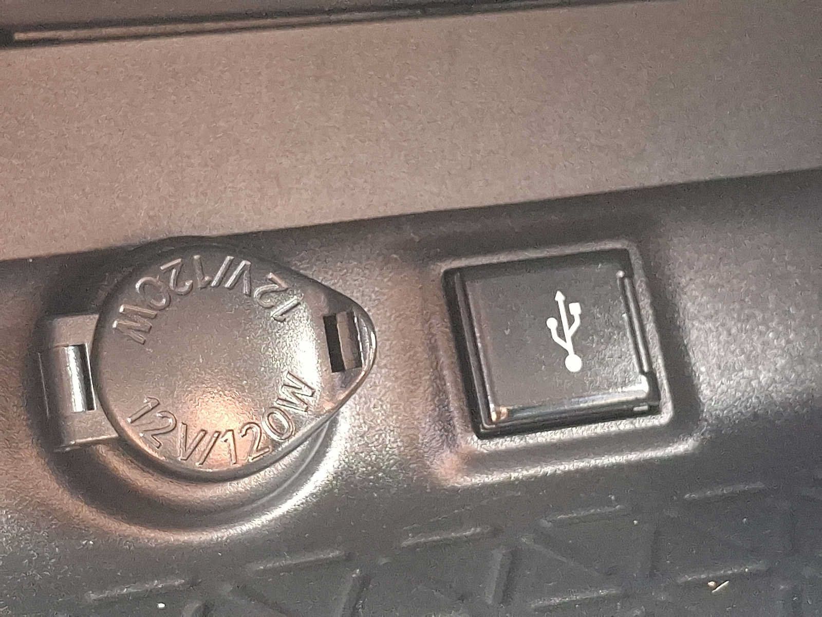 Used 2021 Toyota RAV4 XLE AWD/4WD image 27