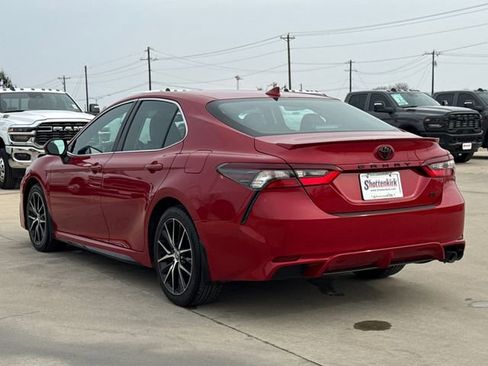Used 2024 Toyota Camry SE image 8