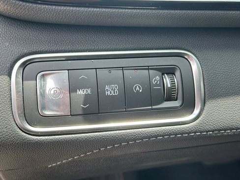 Used 2025 Buick Enclave Preferred FWD image 28