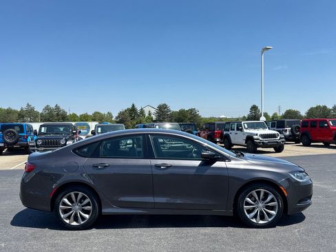 Used 2016 Chrysler 200 S FWD image 2
