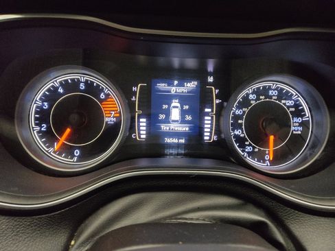 Used 2021 Jeep Cherokee Latitude FWD image 23