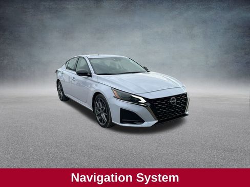 Used 2024 Nissan Altima 2.0 SR image 9