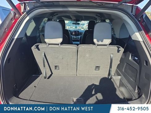 Used 2022 Ford Explorer XLT w/ Equipment Group 202A AWD/4WD image 5