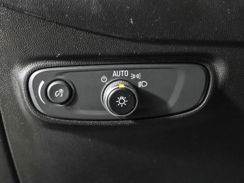 Used 2022 Chevrolet Equinox LS image 23