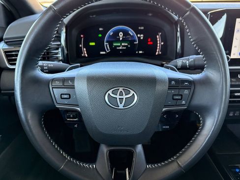 Used 2025 Toyota Camry SE FWD image 33