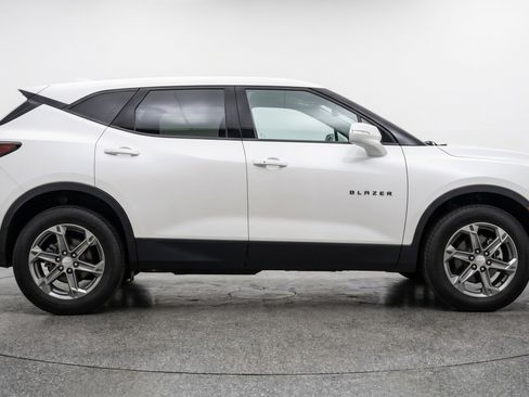 Used 2025 Chevrolet Blazer LT FWD image 11