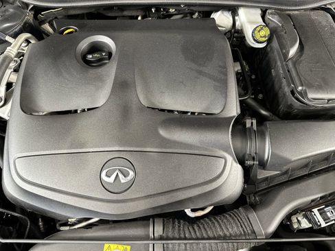 Used 2018 INFINITI QX30 image 32