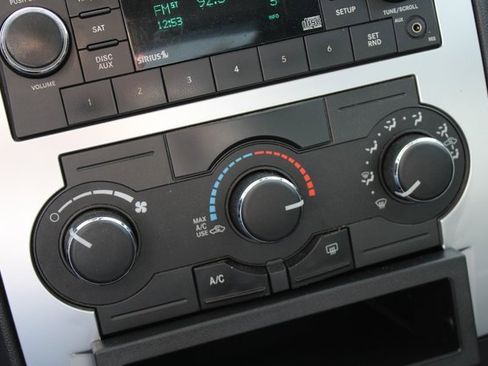 Used 2010 Dodge Charger SXT image 16