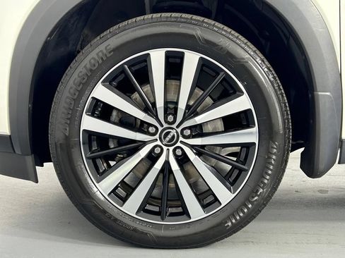 Used 2024 Nissan Pathfinder Platinum AWD/4WD image 39