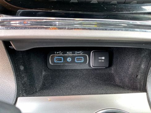 Used 2019 Jeep Grand Cherokee Altitude AWD/4WD image 12