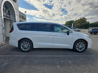 New 2026 Chrysler Pacifica Select video 2