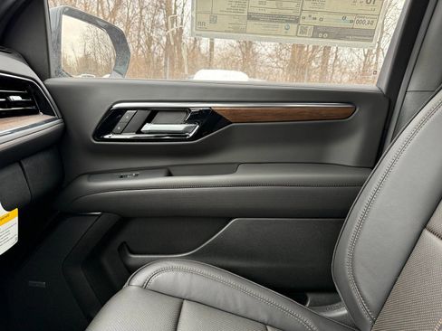 New 2025 Chevrolet Suburban High Country image 41